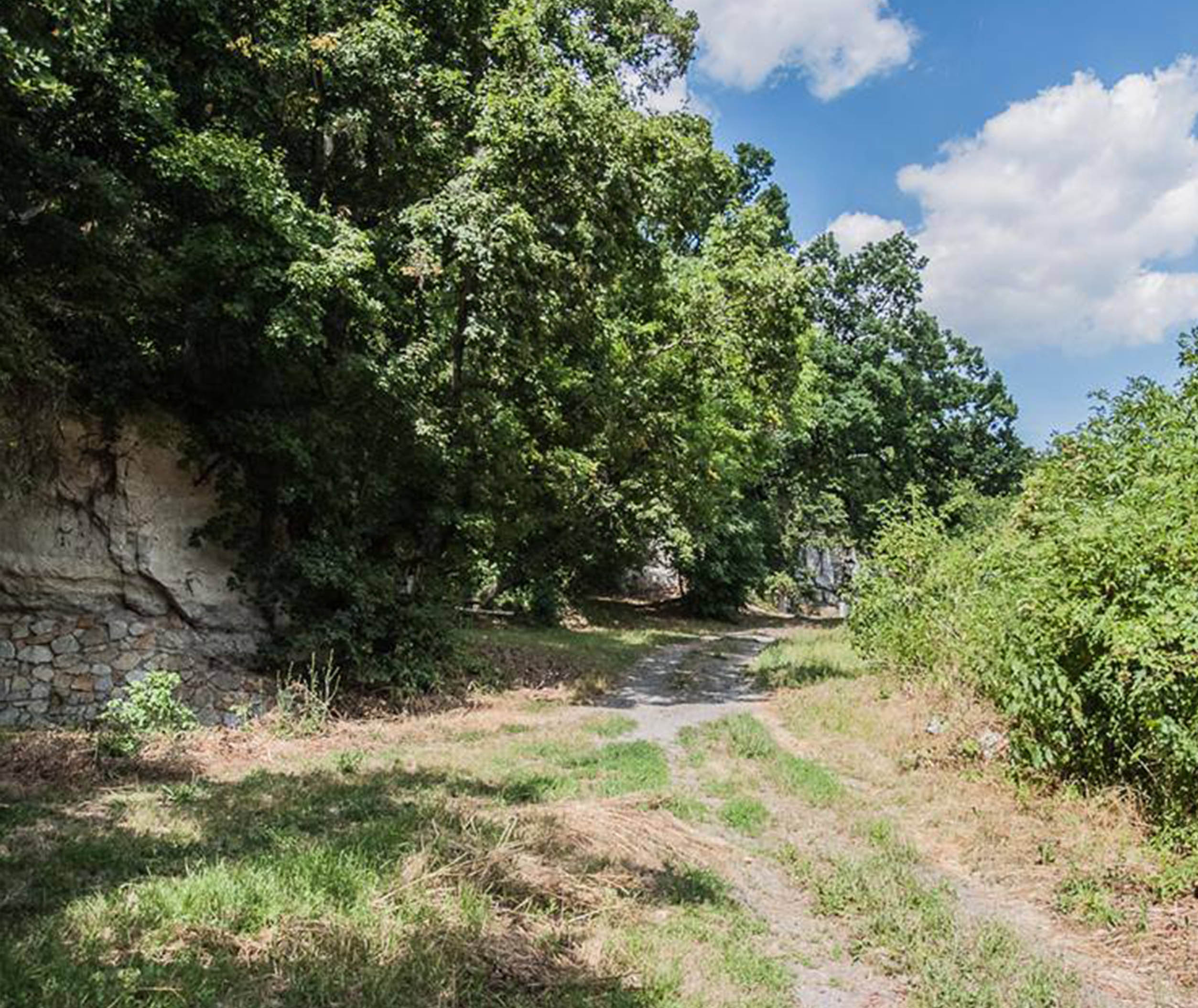 Archívne víno z tufovej vínnej pivnice